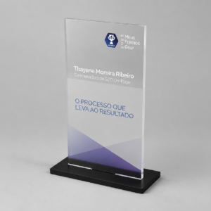 AP55 - TROFÉU PERSONALIZADO RETANGULAR EM ACRÍLICO PARA RECONHECIMENTO CORPORATIVO