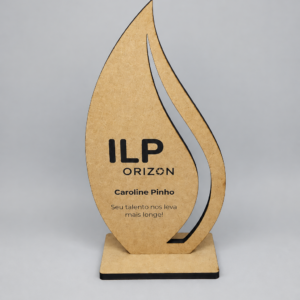 AP58 - TROFÉU PERSONALIZADO EM MDF PARA RECONHECIMENTO CORPORATIVO